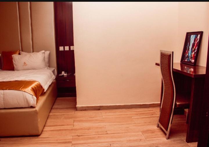 Hotel D Ritz Owode Ede Εξωτερικό φωτογραφία